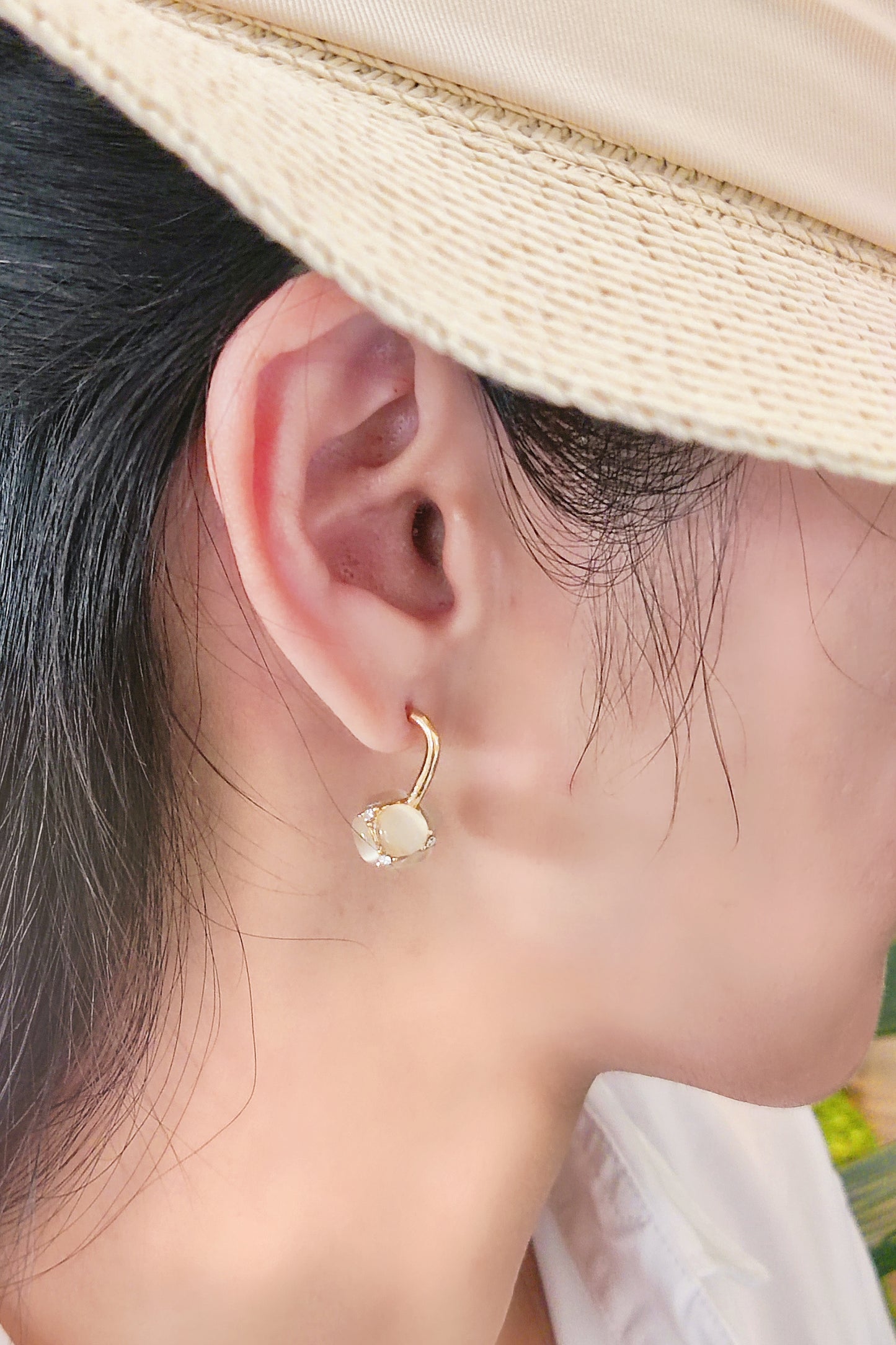 Cat's-eye Crystal Earring