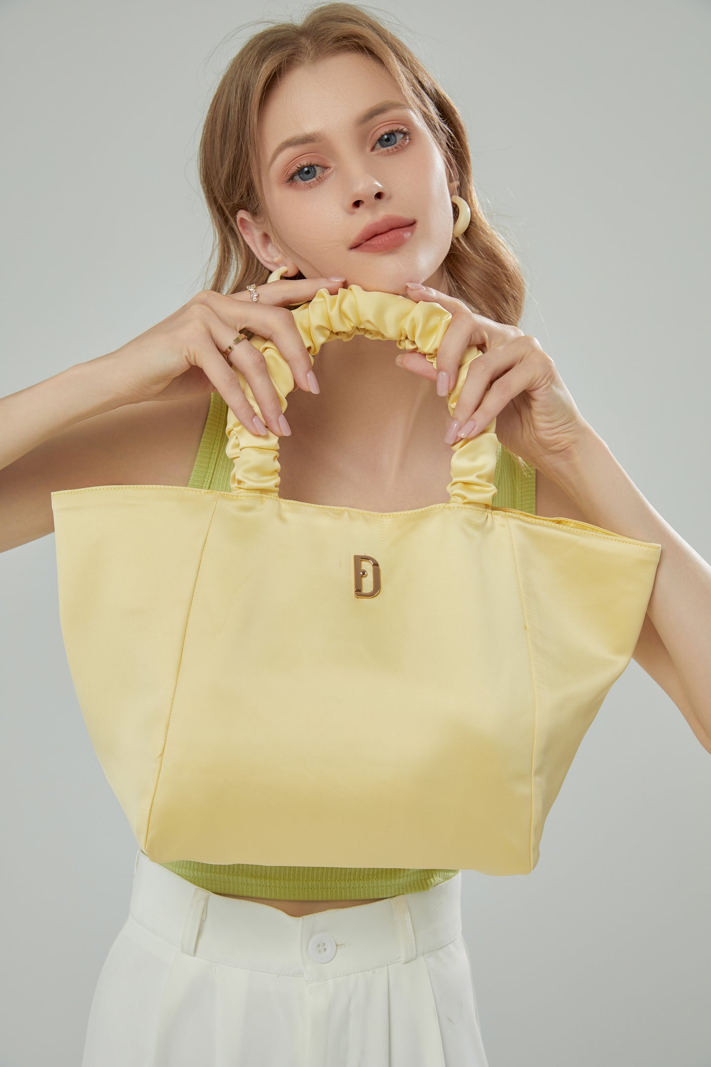 Soufflé Handle Bag - Creamy Moon